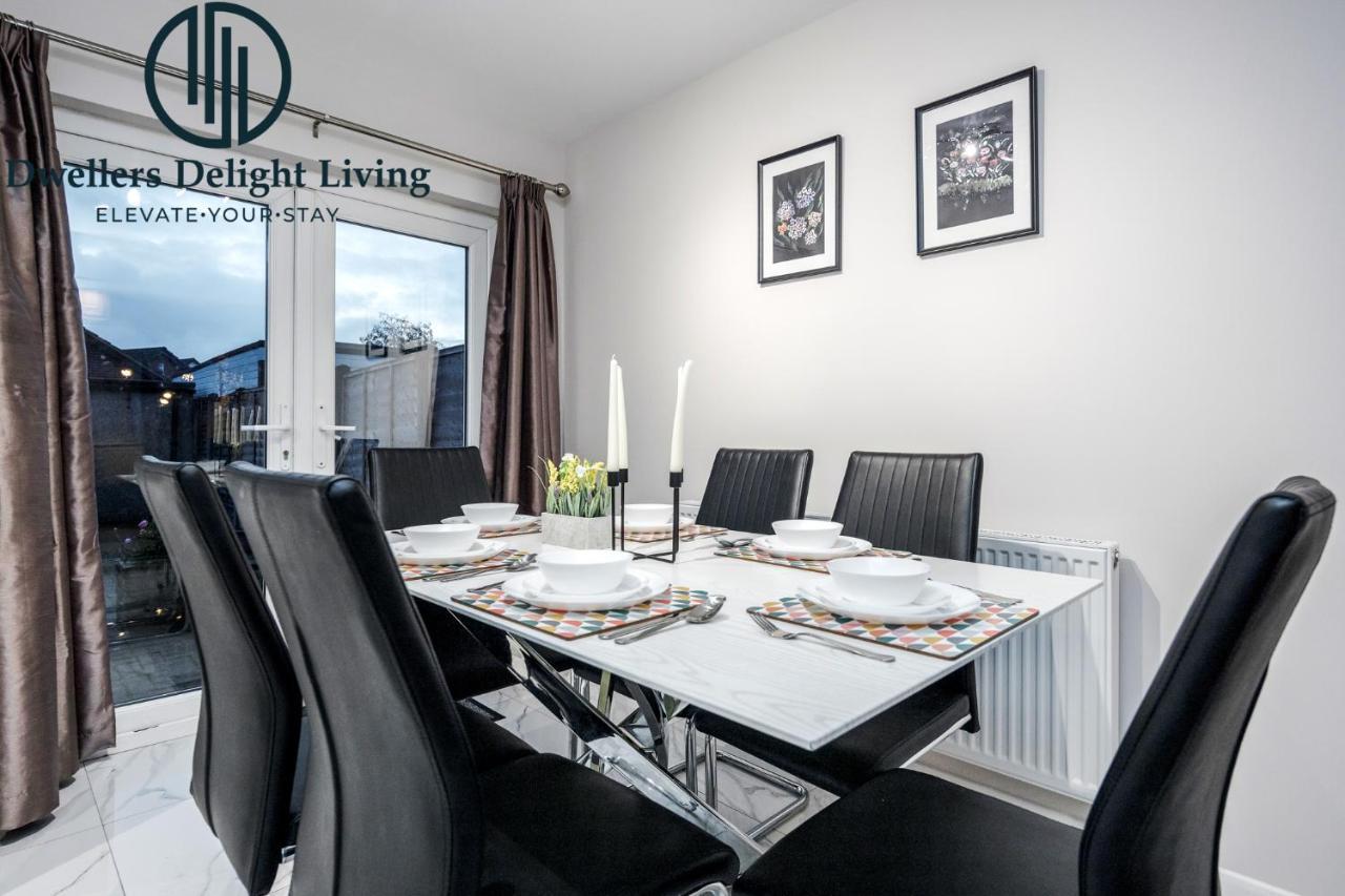 Dwellers Delight Living Ltd Serviced Accommodation Fabulous House 3 Bedroom, Hainault Prime Location ,Greater London With Parking & Wifi, 2 Bathroom, Garden Chigwell Extérieur photo